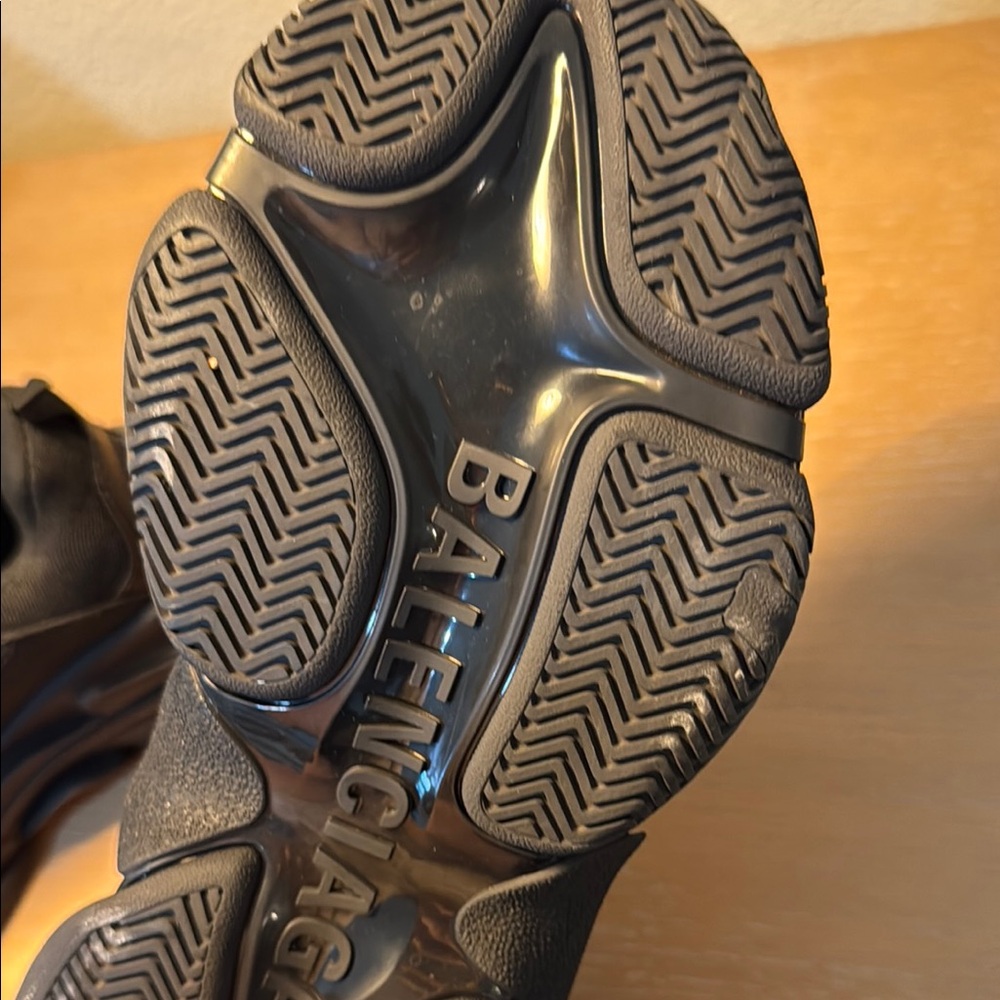 Balenciaga Triple S in Classic Black EU 38 - Picture 15 of 17